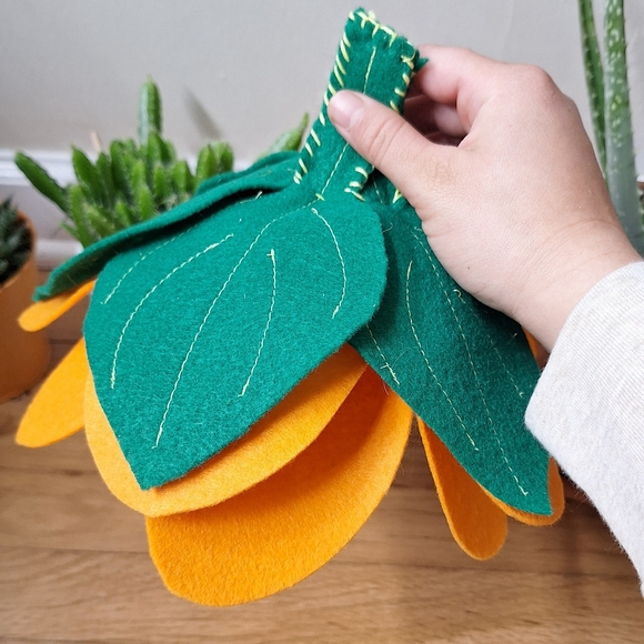 Felt flower hat - Picture 2 of 5